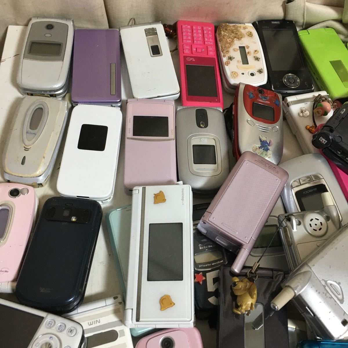 ジャンク　携帯電話　ガラケー　PHS　まとめ　大量　docomo　softbank　au等　ドコモ　ソフトバンク　エーユー　140台　