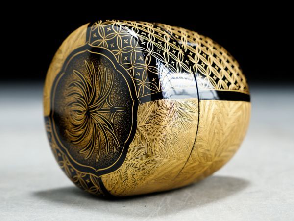 Q920. 茶道具【角野岩次】作 輪島塗 沈金七宝忍地紋 菊模様 棗 共箱