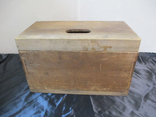 昭和レトロ】釣り道具箱 魚入れ 骨董品 昭和レトロ】釣り道具箱 魚入れ 骨董品
