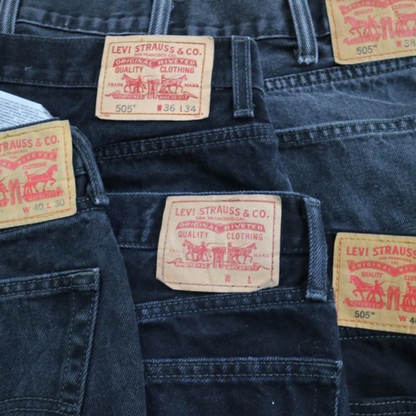 新作入荷，定番人気 訳あり 8枚 リーバイス 505 デニムパンツ ブラック set 紙タグ 色落ち 他 メンズ まとめ売 生地 古着 最落なし 1円スタート 訳有4488(W32)｜売買されたオークション情報、yahooの商品情報をアーカ W32