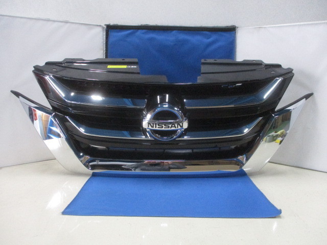 日産 SERENA⁄セレナ⁄ハイウェイスター C27⁄GFC27 前期 グリル 純正