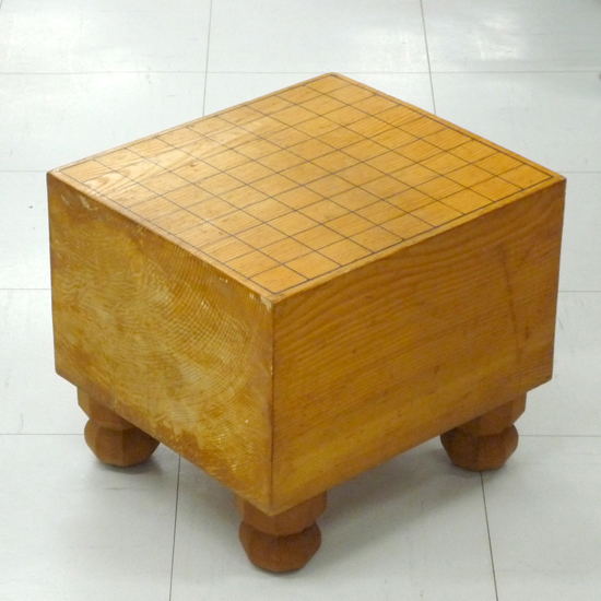 将棋盤 7寸4分 約12kg へそ付き 足付 一枚板 板目木裏 産地・材質 