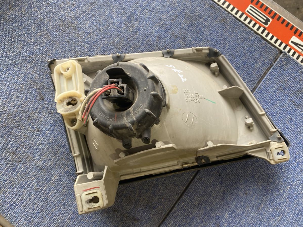 SKF2M SK22 SK82 SK22V SK82V SK82MN SK82 SKF2V バネット ボンゴ　デリカ　ヘッドライト　左　②