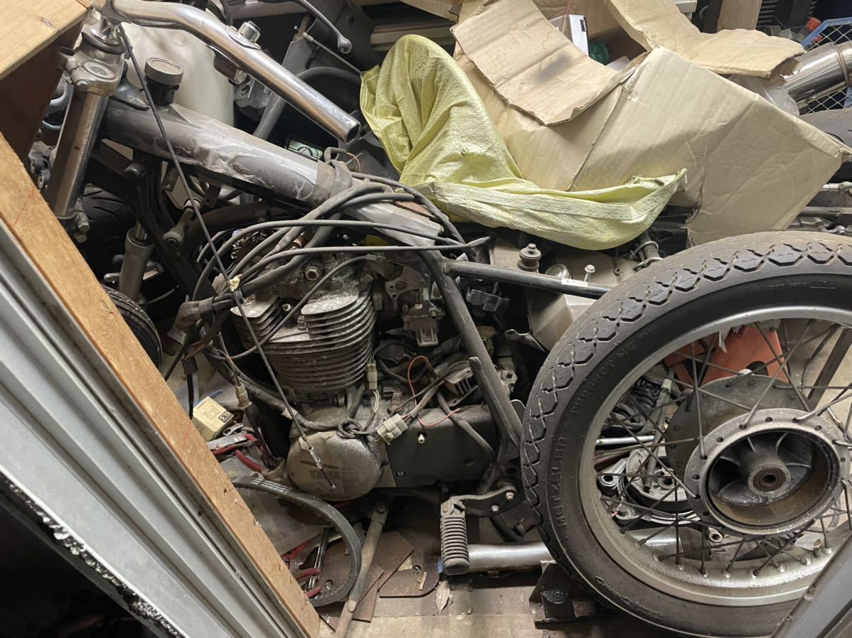 SR400 初期型 2H6 カットあり フレーム 書類付ヤマハ 当時物 SR400 初期型 2H6 カットあり フレーム 書類付ヤマハ 当時物