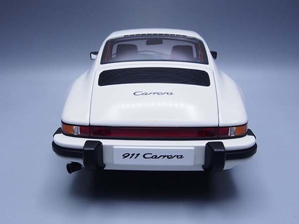 オートアート製 1/18 ポルシェ 911 (930) カレラ 1988 白(乗用車 