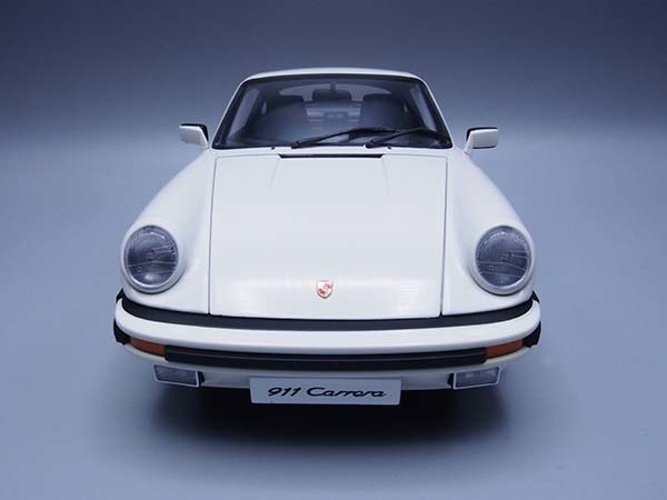 オートアート製 1/18 ポルシェ 911 (930) カレラ 1988 白(乗用車 