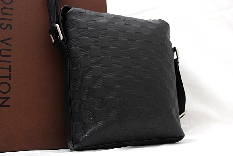 ルイヴィトン ダミエ アンフィニ ディスカバリー メッセンジャーPM