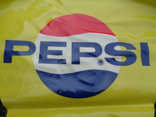 ペプシコーラ看板 Pepsi Cola 吊るし看板 三角バナー １枚のサイズ33 26 ６連 3個 非売品店舗用 古いロゴ ペプシコーラ 売買されたオークション情報 Yahooの商品情報をアーカイブ公開 オークファン Aucfan Com