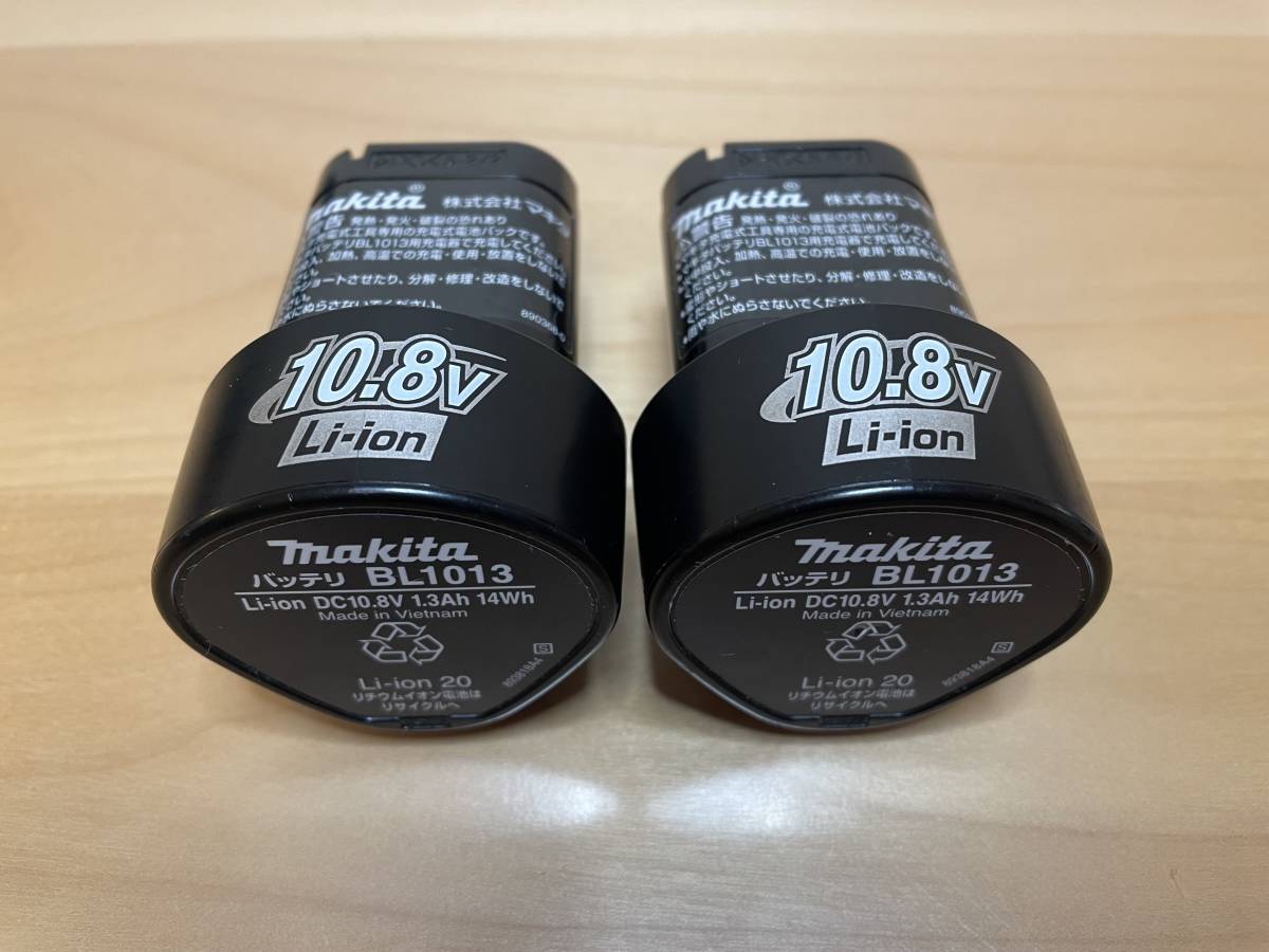 【中古美品】マキタ TD090D 白 インパクトドライバ 10.8V 電池2個・充電器・説明書・ハードケースセット_6