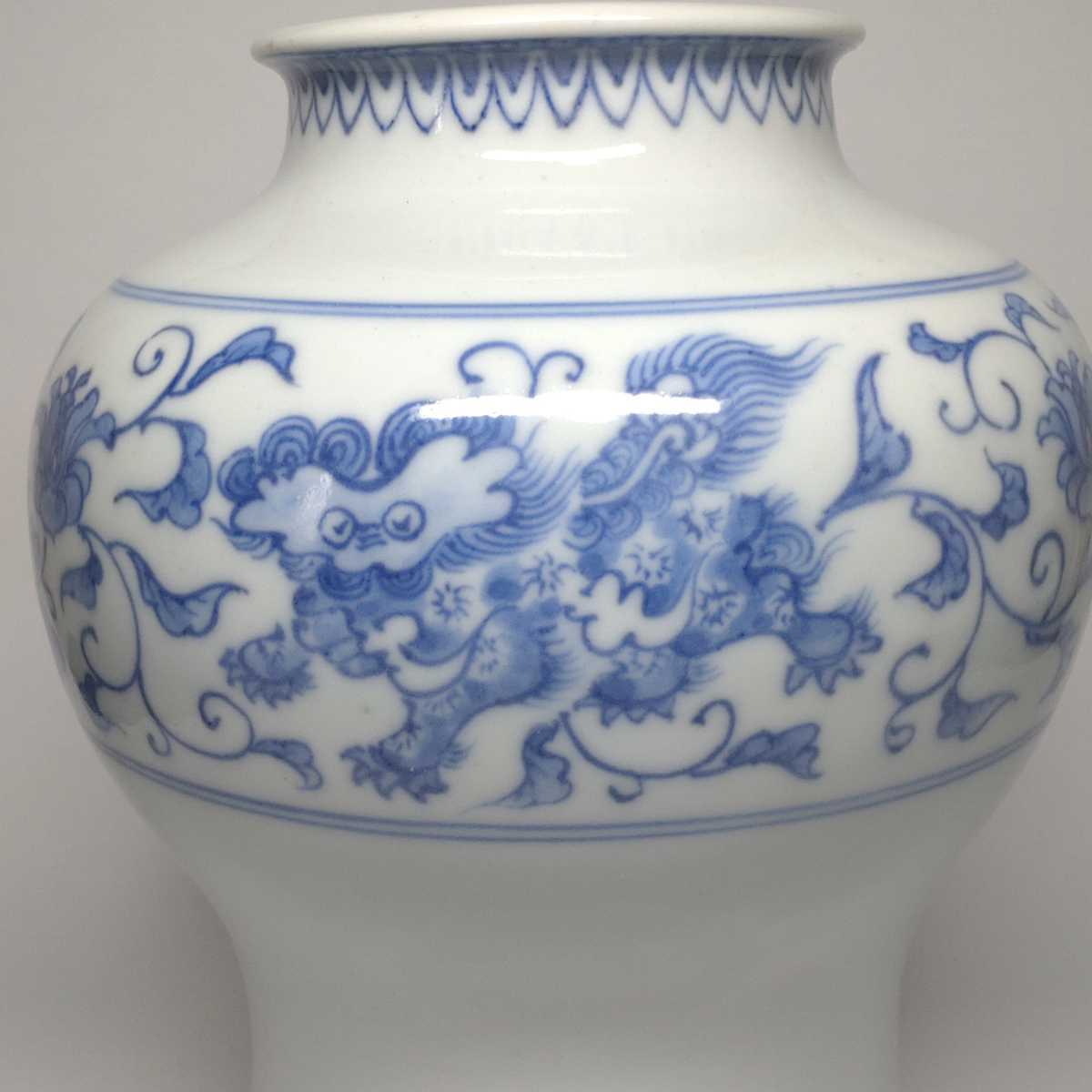 二代 宮川香山 作 青華 獅子唐草文 花瓶 高さ約21cm / 真葛焼 真葛香山