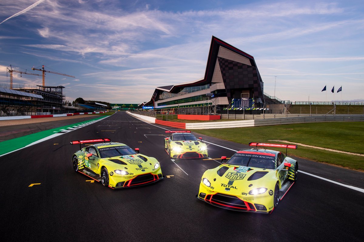春！ 【ASTON MARTIN Racing】WECオフィシャル スウェットジャケット 
