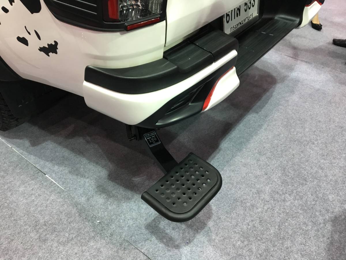 ☆新品☆TOYOTA HILUX REVO 収納式 リアステップチェンジ TOYOTA HILUX REVO T-STEP 収納式 リアステップ マイナーチェンジ