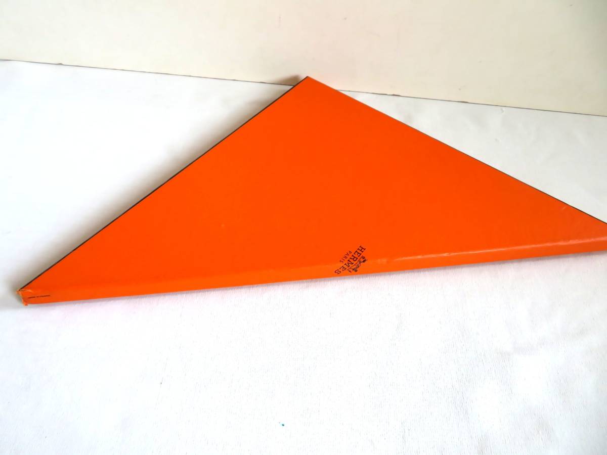 ○【ト葛】美品 HERMES ポワントゥ スカーフ 三角 シルク イラスト 総