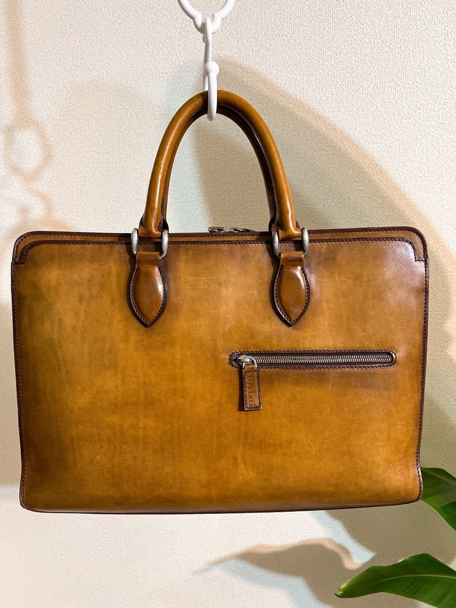 ブリーフケース ベルルッティ 希少品Berluti ドゥジュール 4代目マダムオルガ Berluti アンジュール パティーヌ 正規品 マダムオルガ期ショッピングアンジュール 2way - メルカリ 限定 オルガ期 極美品68万円