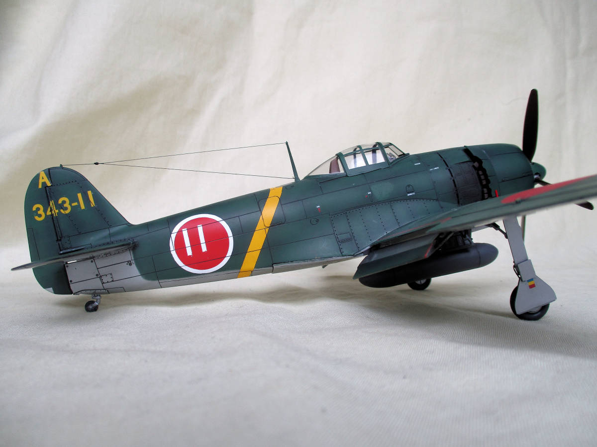 完成品　１／４８　紫電改　”　３４３空　杉田　庄一上飛曹／１９４５年４月　鹿屋基地　”