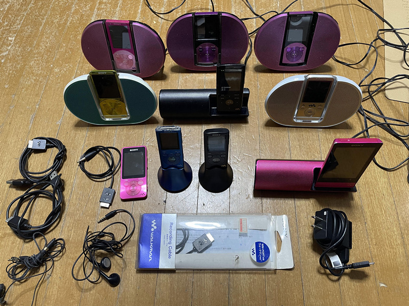 Sony MP3 WALKMAN PORTABLE MEDIA PLAYER 　ウォークマン　ポータブル　メディアプレーヤー計10台　スピーカー・アダプター等付き動作品 Player Sony MP3 Japanese Language NWZE473BLK