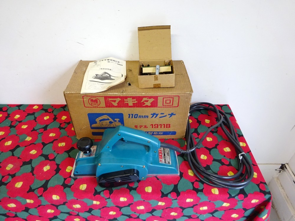 お買い得，本物保証 品 マキタ 110mm 電気カンナ 1911B 100V 50/60Hz 電気かんな(電動かんな)｜売買されたオークション情報、yahooの商品情報をアーカイブ公開 - オークファン 電動かんな