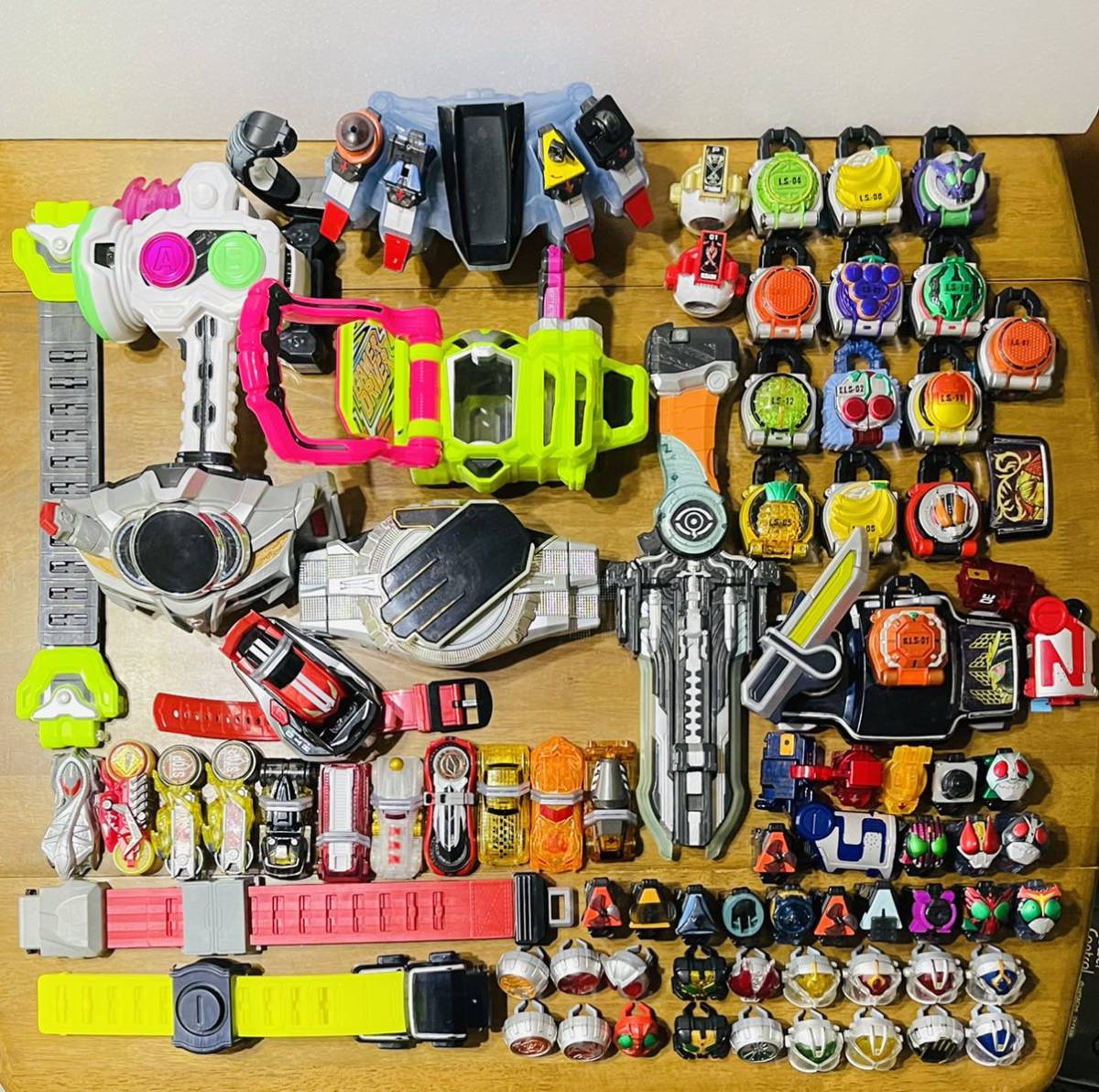 【高品質，正規品】 仮面ライダー 変身ベルト 武器など 大量セット(仮面ライダー)｜売買されたオークション情報、yahooの商品情報をアーカイブ公開 - オークファン 仮面ライダー
