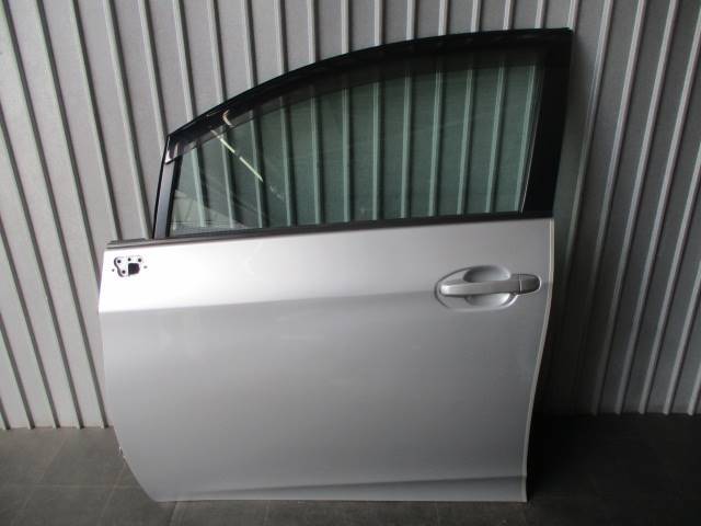 3601 ラクティス NSP120 NCP120 125 左フロントドア 【1F7】