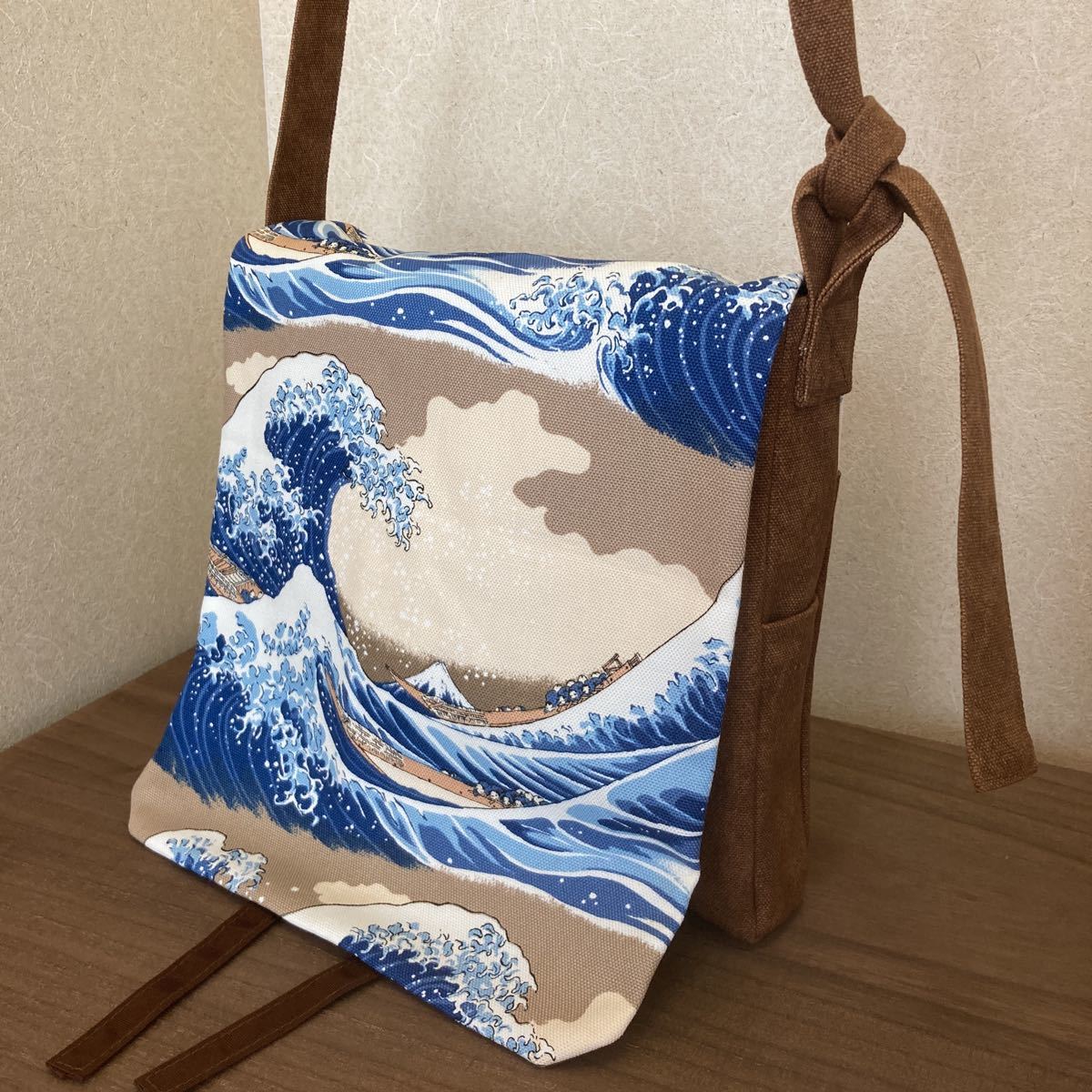 品質保証，HOT 頭陀袋 北斎画 神奈川沖浪裏&times;酒袋風手染めプリント 斜め掛けショルダーバッグ 小寸 神社仏閣巡り 御朱印巡り お寺参りに(ショルダーバッグ)｜売買されたオークション情報、yahooの商品 ショルダーバッグ