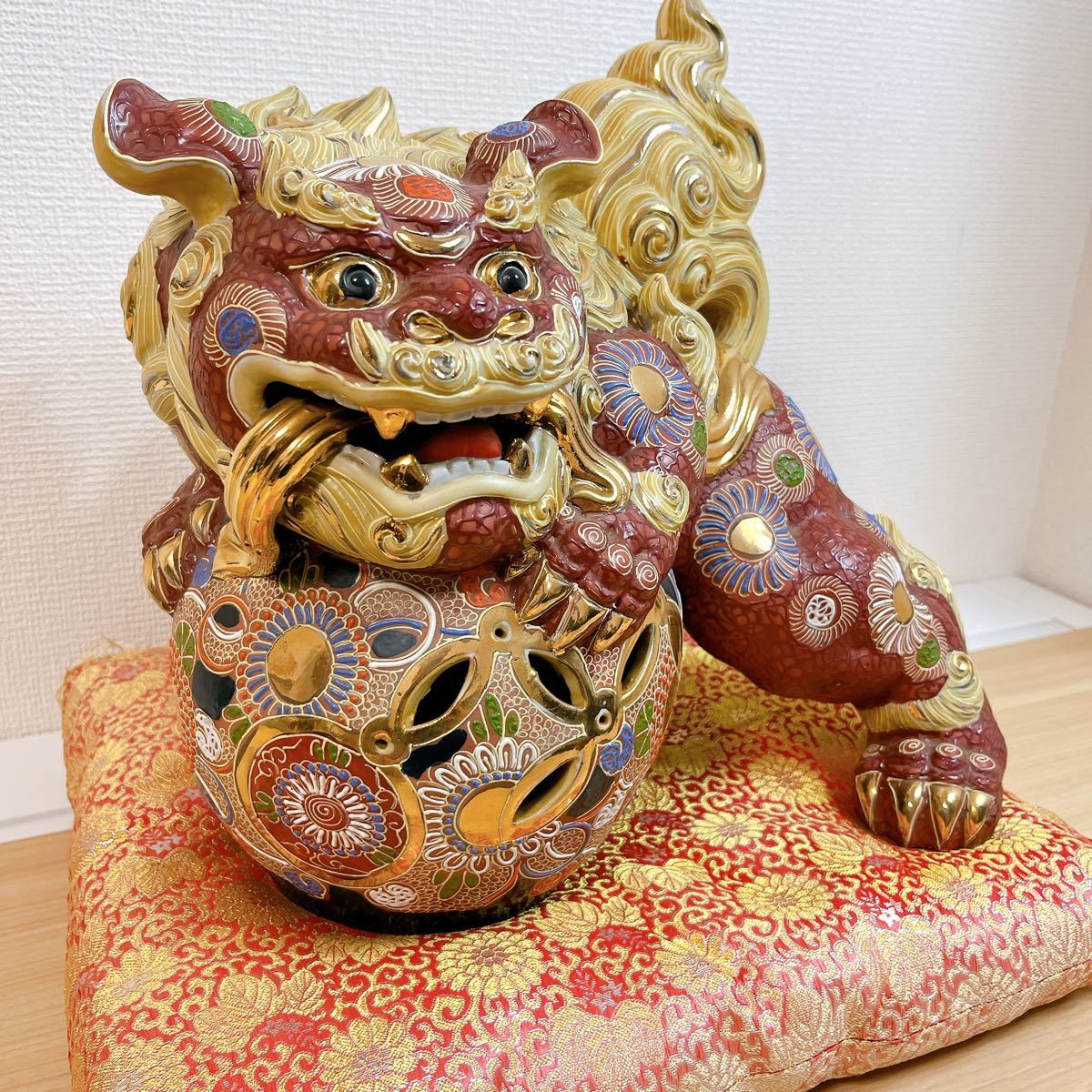 正規品，100%新品 九谷 獅子 魔除け 置物 最大高さ34センチ 重量約