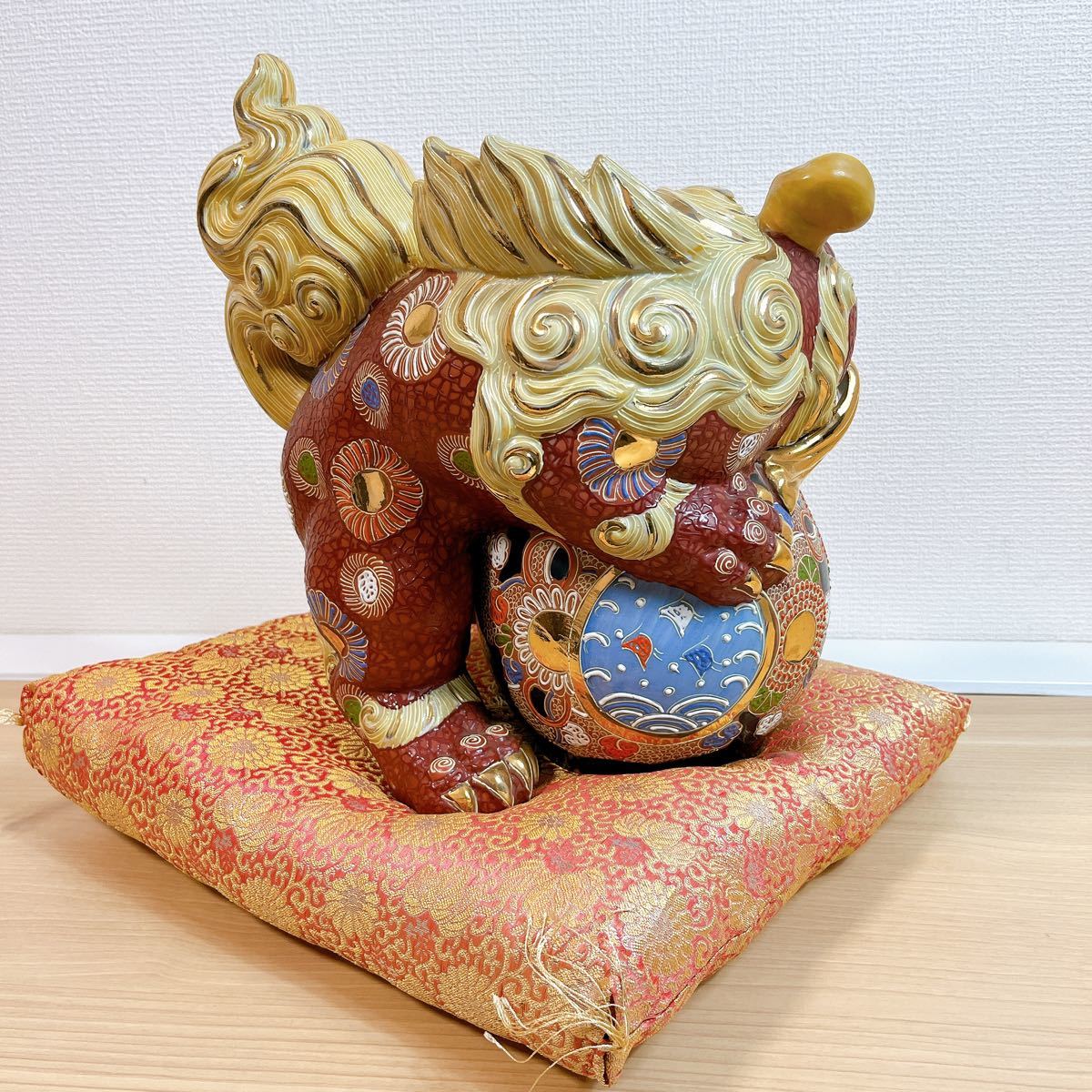 正規品，100%新品 九谷 獅子 魔除け 置物 最大高さ34センチ 重量約