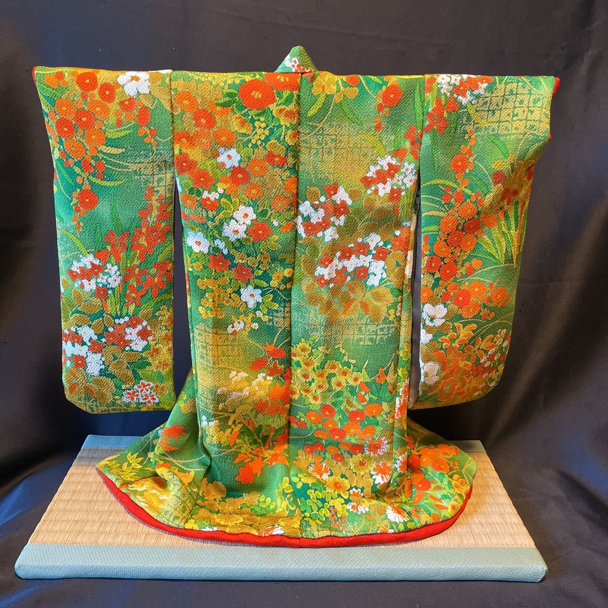 ミニ着物44cm×47cm正絹アンティーク紋綸子地♪ ミニ着物43cm×47cm正絹