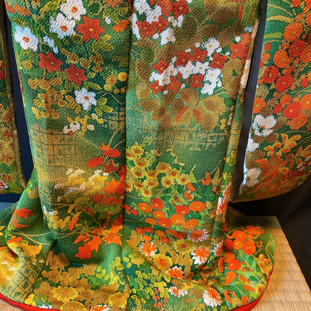 ミニ着物44cm×47cm正絹アンティーク紋綸子地♪ ミニ着物43cm×47cm正絹