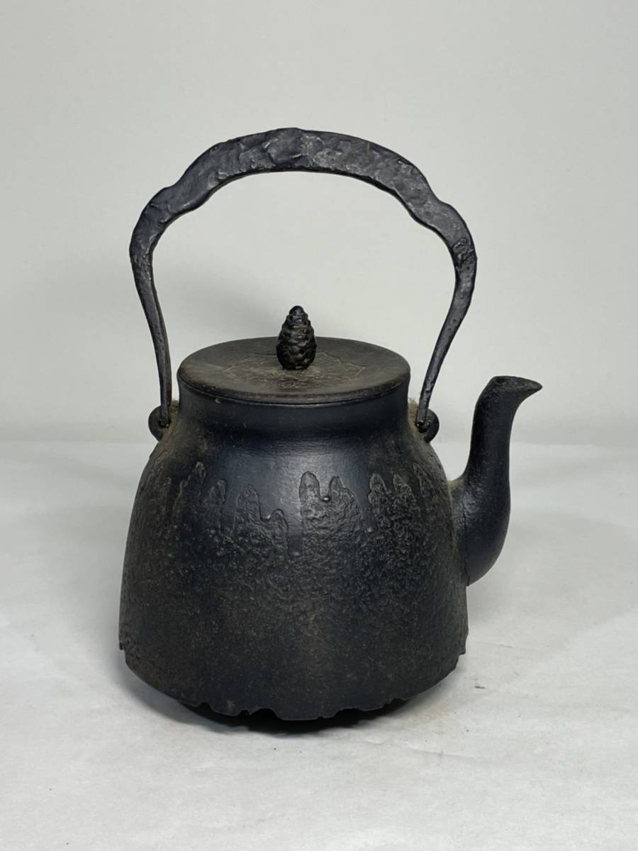 骨董品 伝統工芸 高級鉄製 古い鉄瓶 鉄花瓶 レトロ h632s 【公式通販】