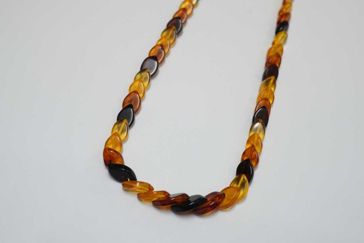 230 天然琥珀 ネックレス 約57㎝ ヴィンテージ アクセサリー カラーストーン アンバー コハク ビンテージ アンティーク 装飾品 ペンダント