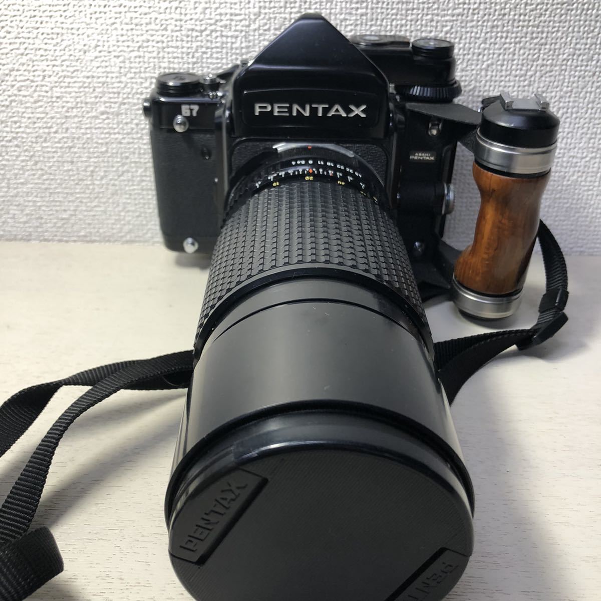  PENTAX 67 木製グリップセット レンズ6点セット ストロボ2点セット クイックチャジャー1点(ペンタックス)｜売買されたオークション情報、yahooの商品情報をアーカイブ公開 - オークファン ペンタックス