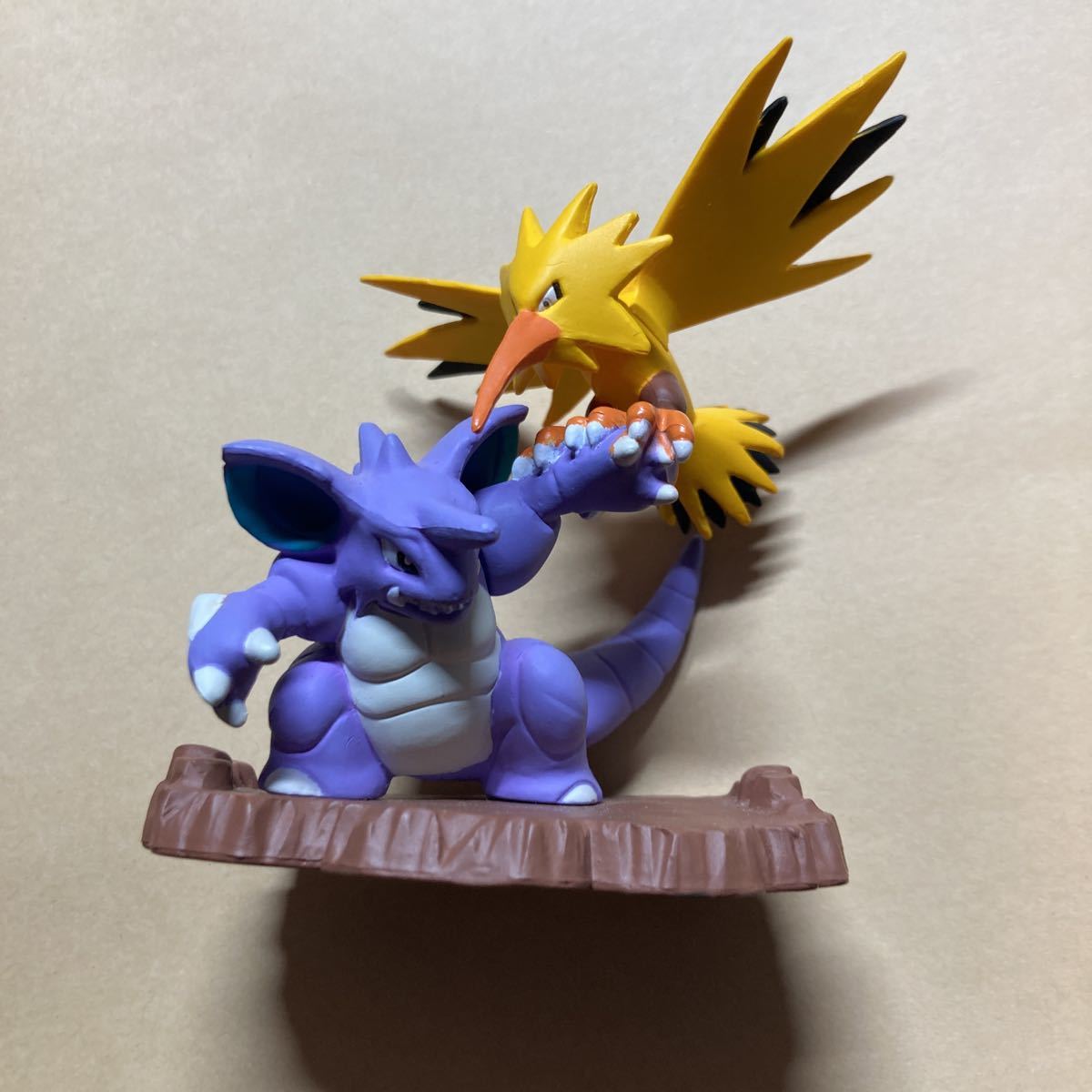 ニドキング　サンダー　バトル　フィギュア　レア　レトロ　ジオラマ　ポケモン　昔 ポケットモンスター 白熱のバトル ニドキングvsサンダー フィギュア