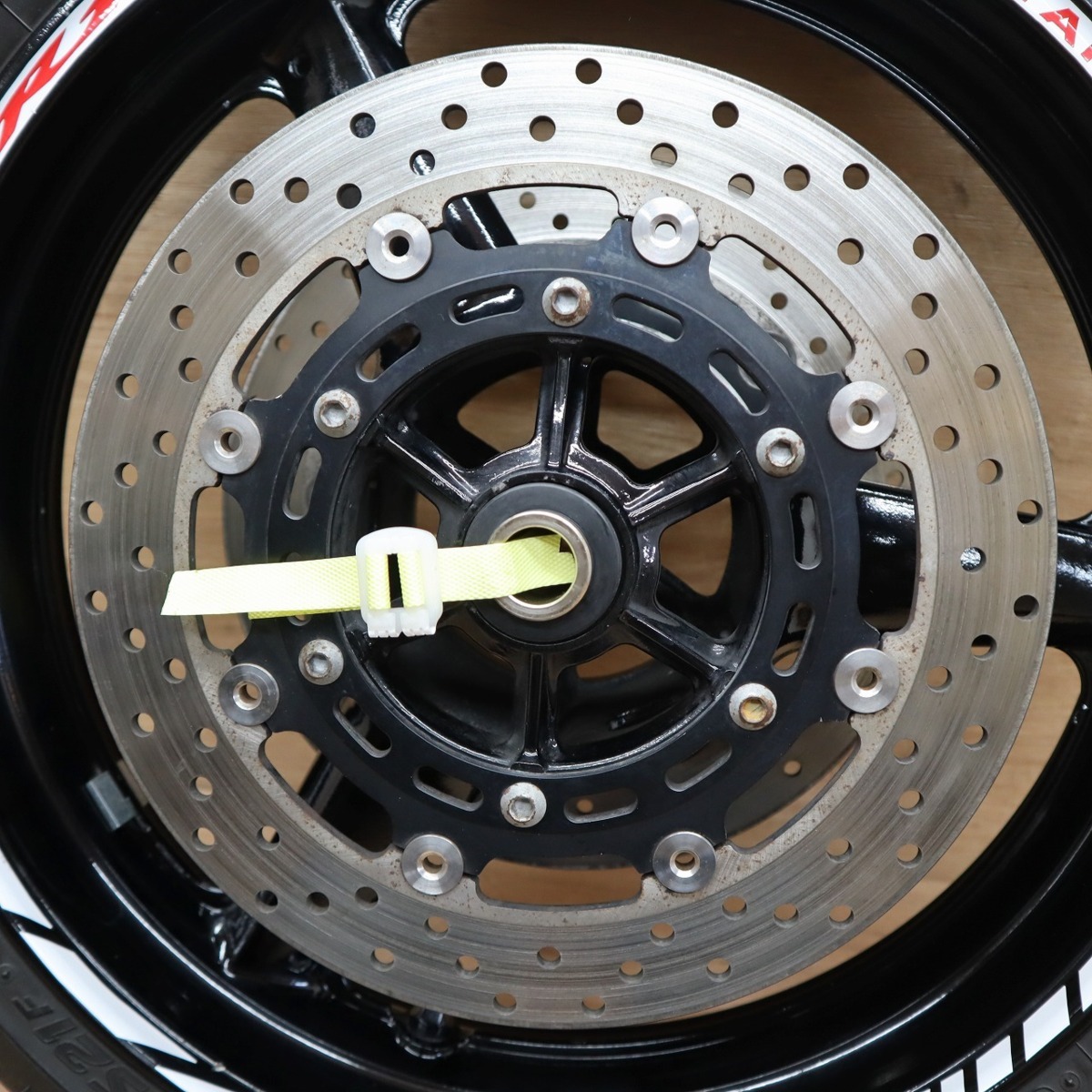 ヤマハ YZF-R1 5PW RN09 純正 フロントホイール 黒 ブラック 前側 17x3