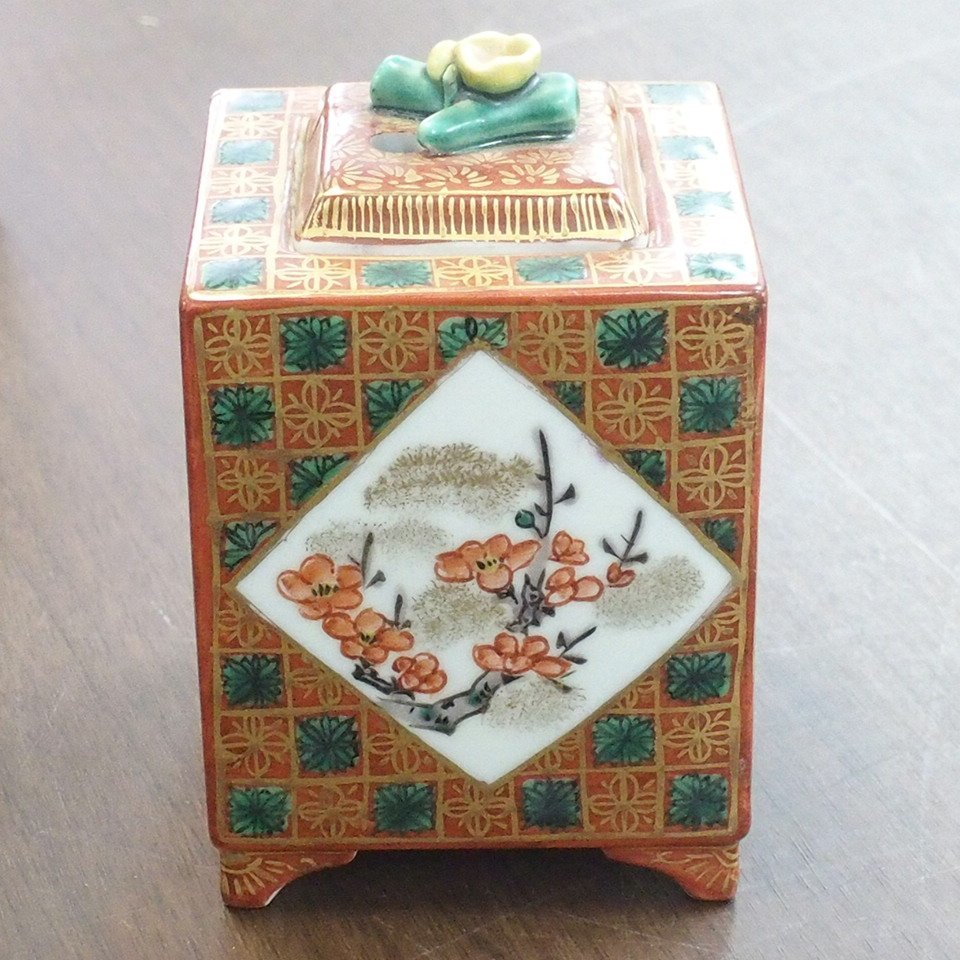 m002 D2【九谷焼 満山 香炉 九谷色絵草花 共箱 陶器 置物 香道具】 60