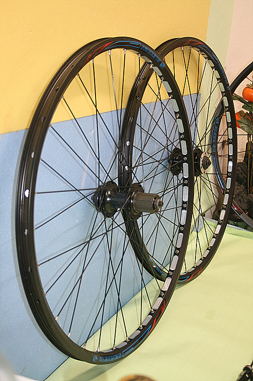 新品 MTB 軽量 26、27.5inから選択 ALEXrim 36,28H＋Quantaハブ 