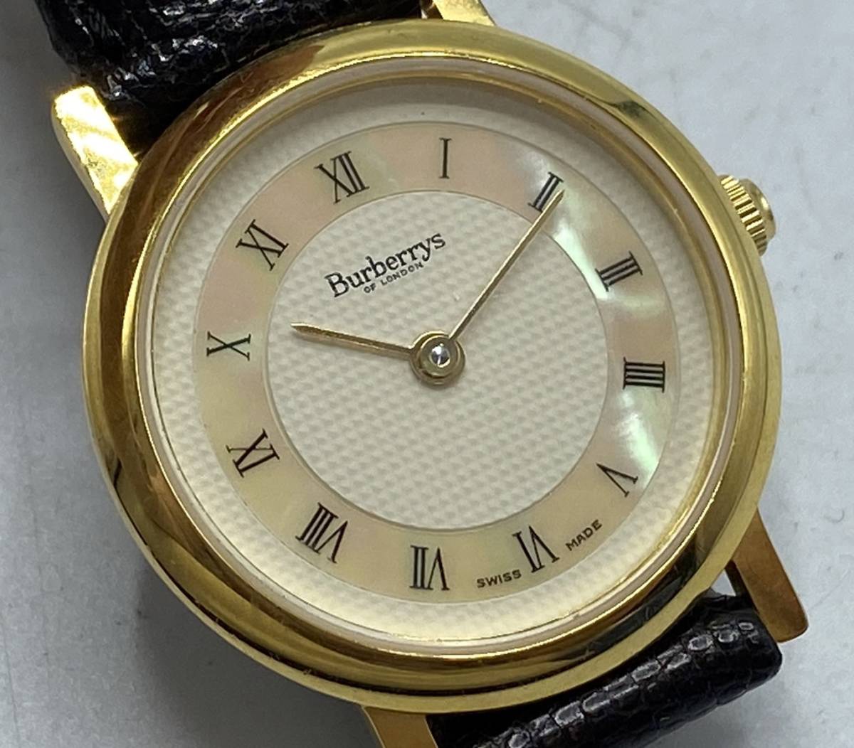 HOT，人気 Burberrys バーバリー 6000L シェル文字盤 クォーツ レディース 腕時計 純正ベルト ゴールド レザー 黒 スイス製 1242-7静(バーバリー)｜売買されたオークション情報、yahooの商品情報をアーカイブ バーバリー