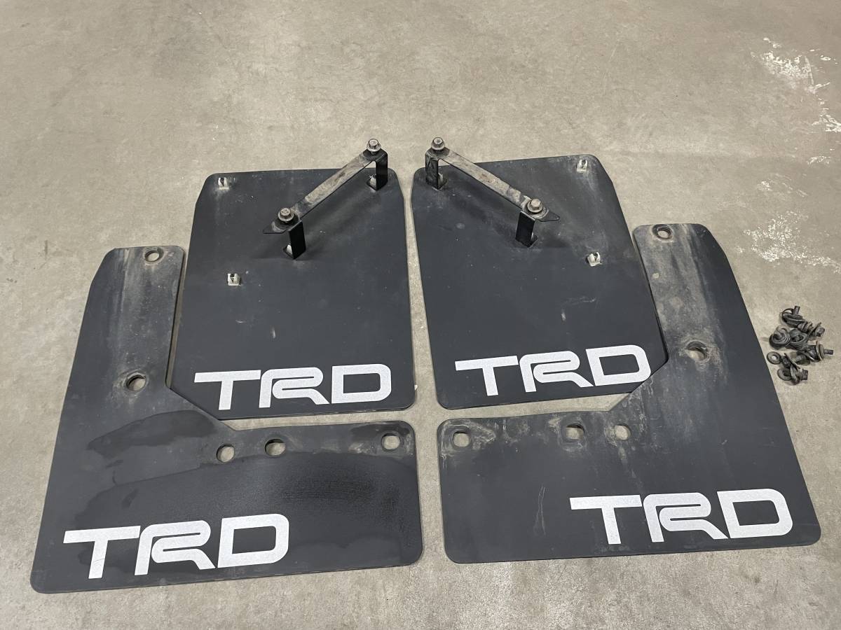 札幌近郊 東米里 200系 ハイエース TRD マッドフラップ ブラック 
