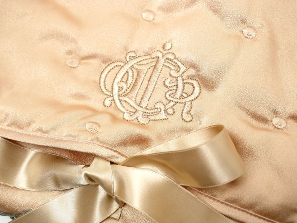 GK6992 Dior クリスチャンディオール ロゴ ドット刺繍 トラベルポーチ/マルチポーチ/収納 光沢  ベージュ系(ディオール)｜売買されたオークション情報、yahooの商品情報をアーカイブ公開 - オークファン（aucfan.com）