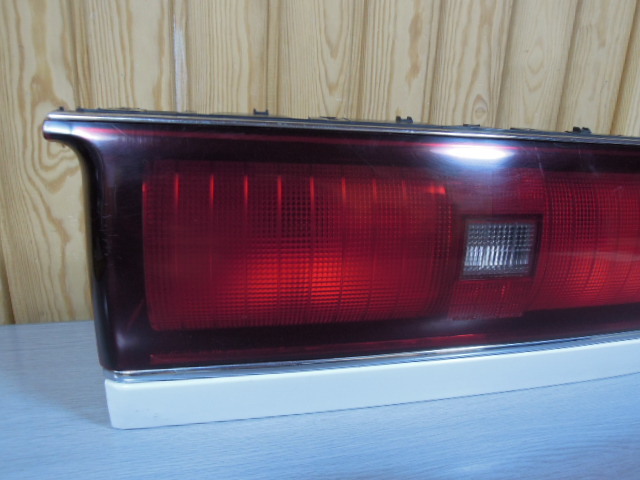 トヨタ マークⅡ GX81 / JZX81 テールランプ 右 中古 4ドア ハード