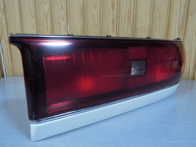 トヨタ マークⅡ GX81 / JZX81 テールランプ 右 中古 4ドア ハード