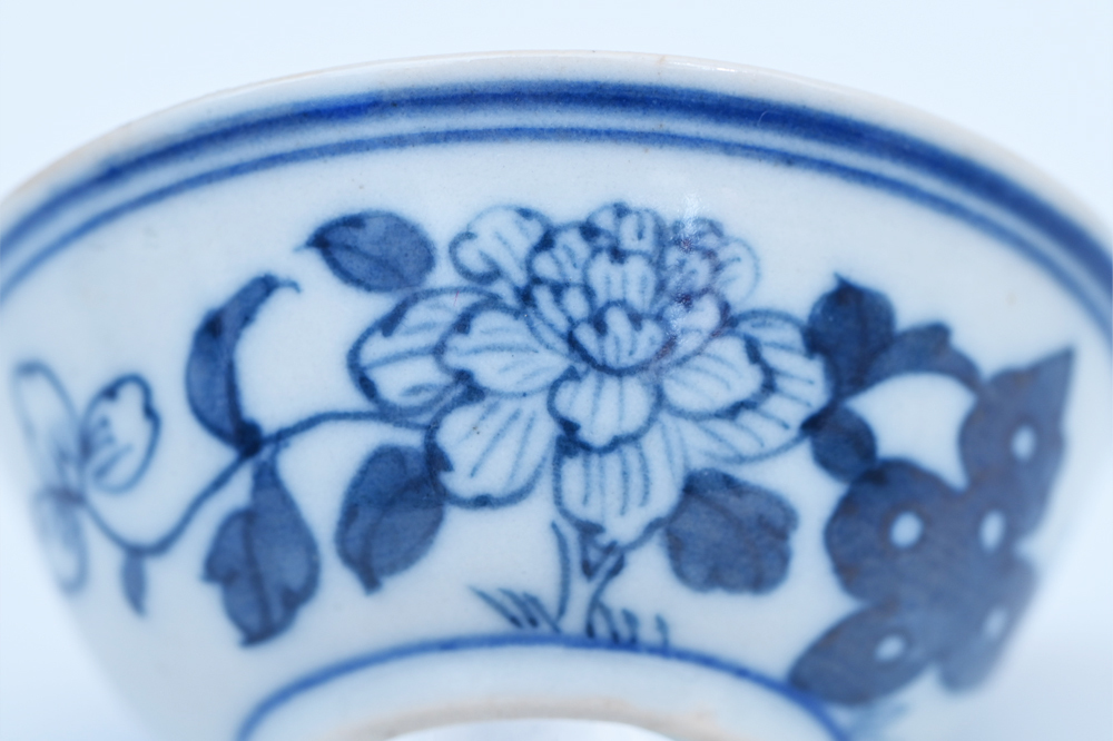 古染付 煎茶器 蝶 花 虫喰い 4客 清朝 染付 青華 花蝶文 若深珍蔵 煎茶碗 六客 五客無疵 煎茶器 清朝期