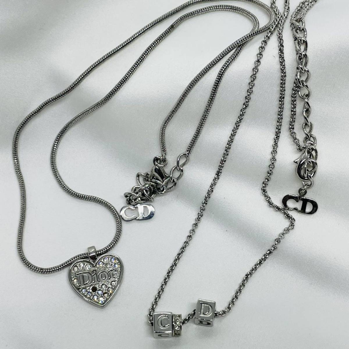 レディース 極美品 Christian Dior ロゴ キューブ ネックレス シルバー 