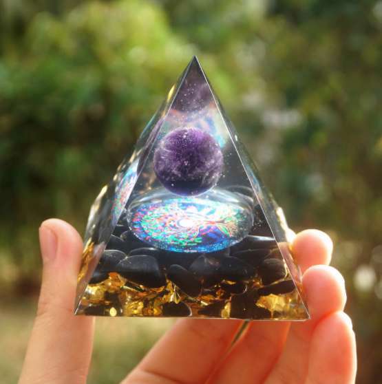 オルゴナイト ピラミッド 6０ｍｍ アメジスト 水晶球 黒曜石 金箔 ナチュラルクリスタル オルゴンエネルギー 治癒 l00396s
