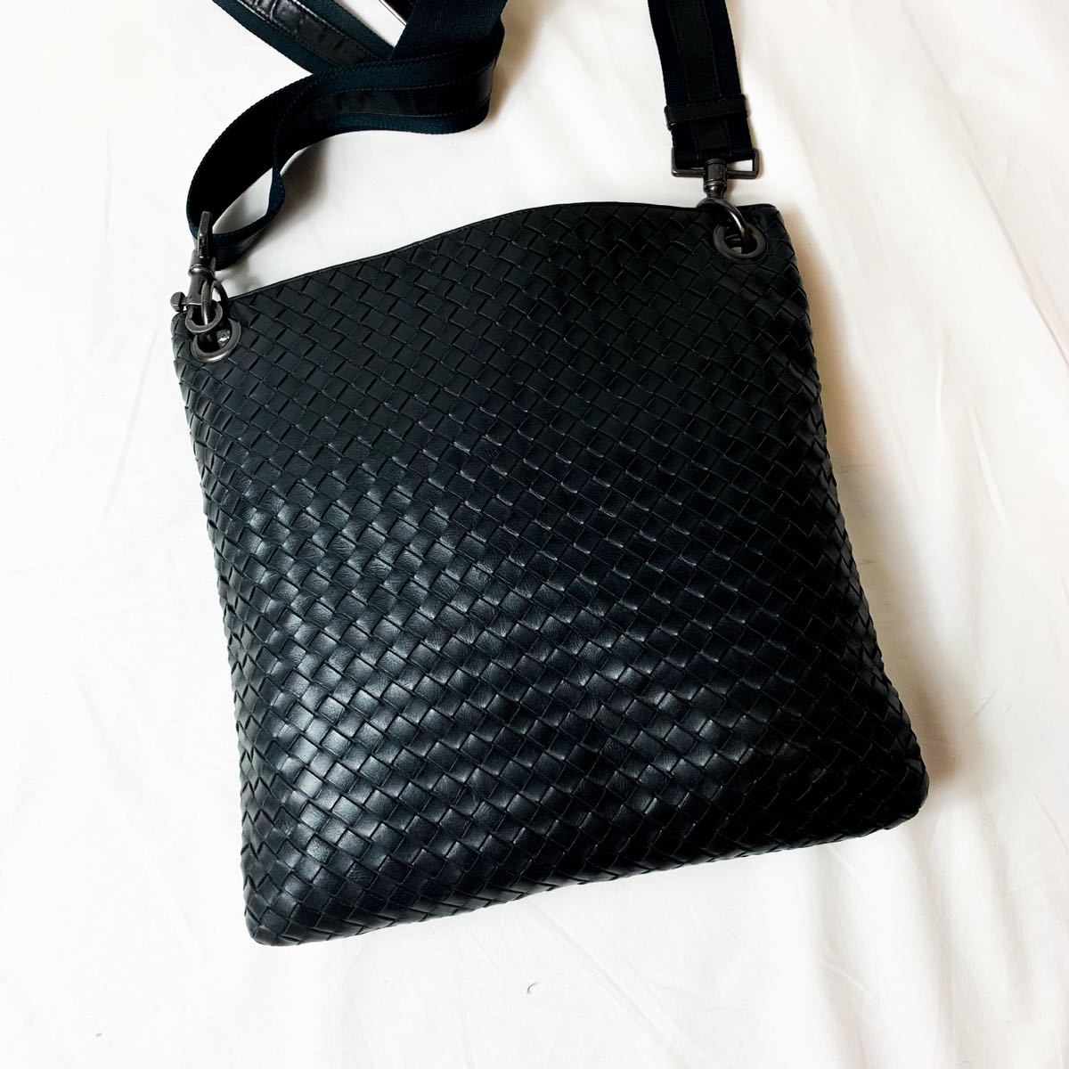 1円 極 Bottega Veneta ボッテガヴェネタ メンズ ショルダーバッグ ボディバッグ 斜め掛け イントレチャート レザー 本革 カーフ 黒 かばん バッグ 売買されたオークション情報 Yahooの商品情報をアーカイブ公開 オークファン Aucfan Com