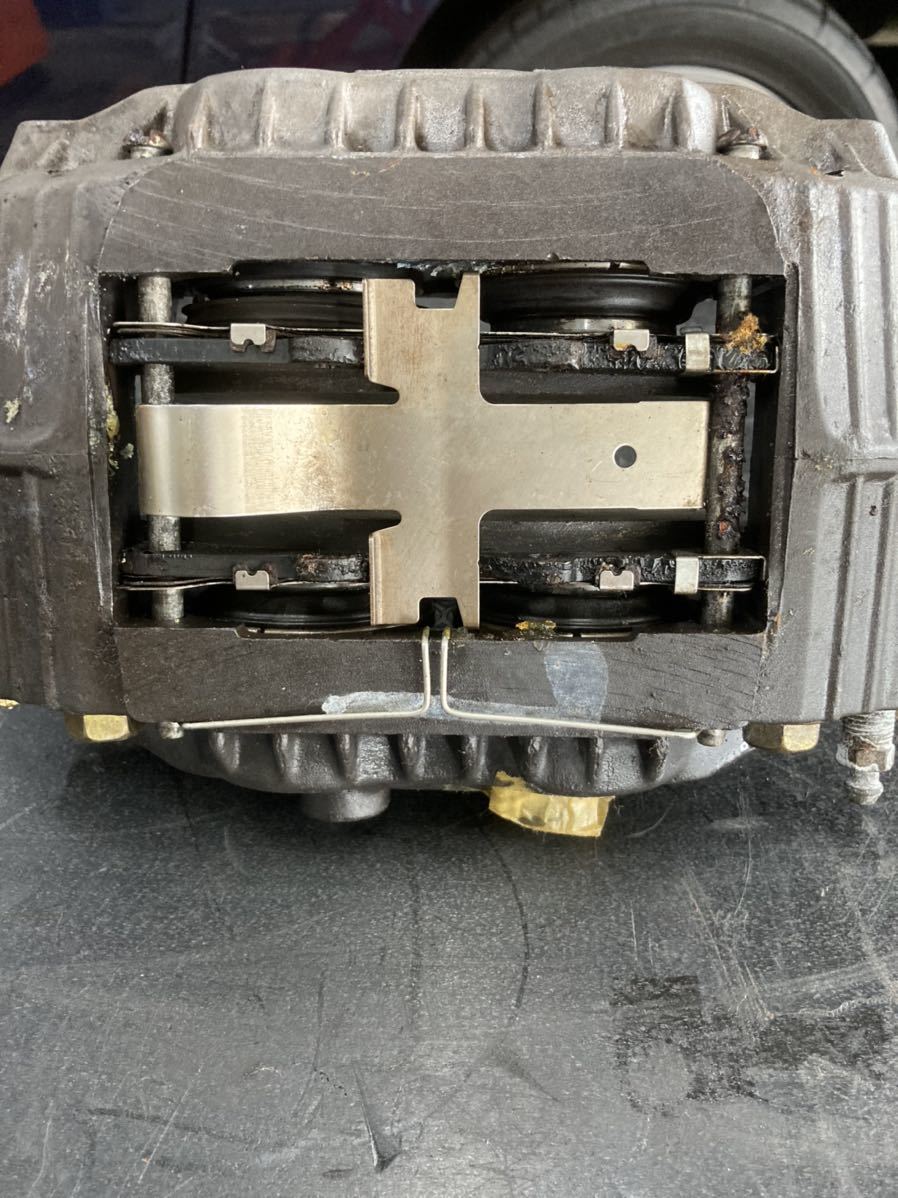 日産フェアレディZ Z32 用フロントブレーキキャリパー左右セット 中古  