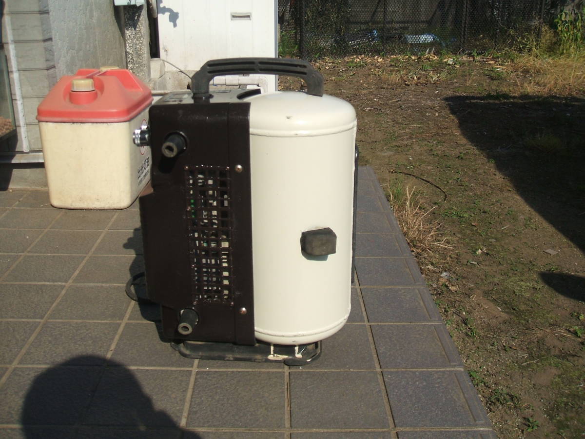 マキタエアーコンプレッサー　AC7011　50Hz　動作確認済み マキタ エアコンプレッサ 動作確認済み☆makita 77☆マキタ エアコンプレッサー とホースとエアガンの