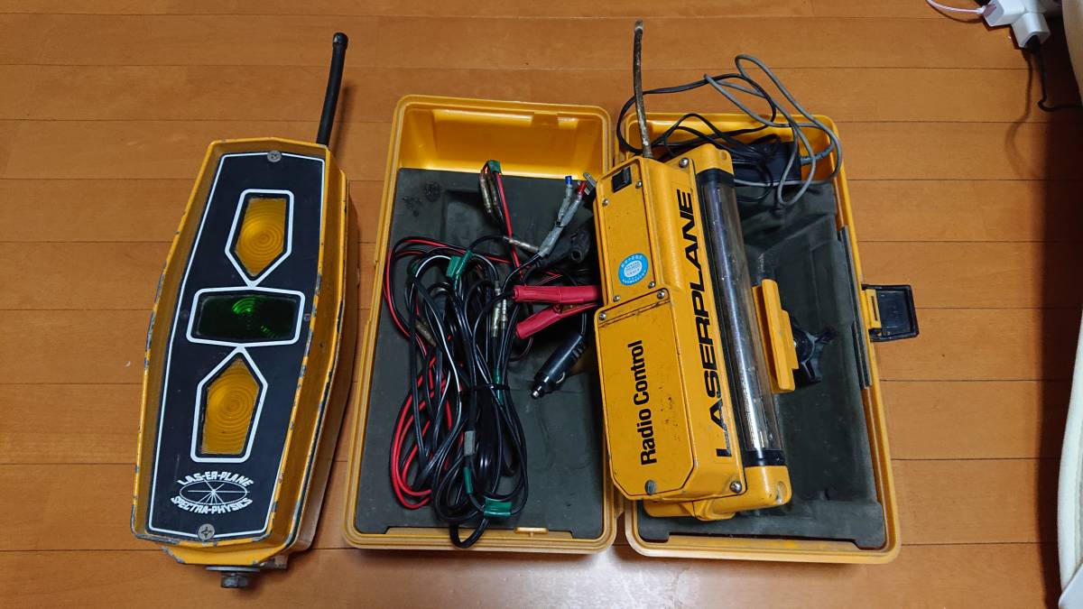 大得価，限定SALE LASERPLANE ブルドーザー レーザーレベル 受光機 ブルー D4H(測量、角度計)｜売買されたオークション情報、yahooの商品情報をアーカイブ公開 - オークファン 測量、角度計