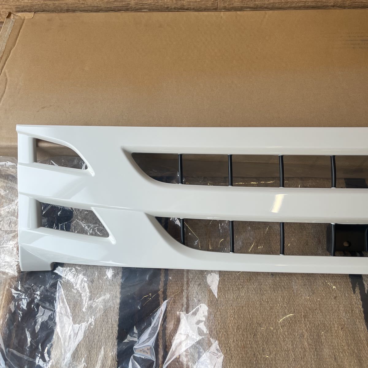 エルフ用 ラジエータグリルのみ 8-97429571-2 2RG-NJR88A