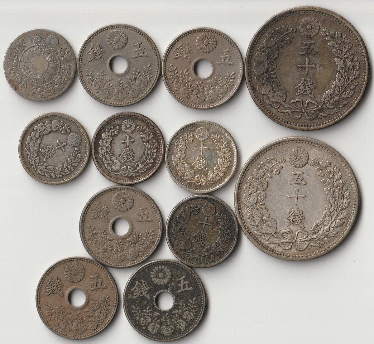 竜50銭銀貨 | 古銭 竜50銭銀貨は年号や種類で価格が変わる！偽物の