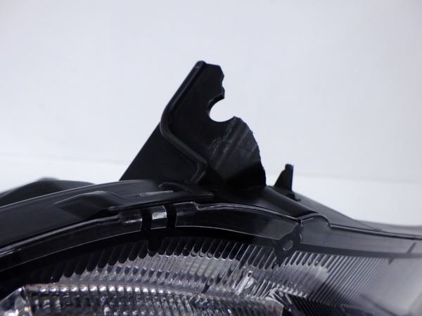 2195745♪ ヴォクシー ZS煌 80系 後期 右ライト LED ICHIKOH 28-240